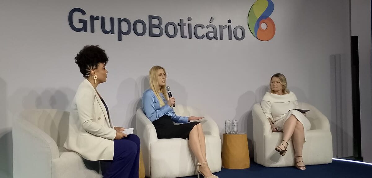Emilia Bizzotto, Ernesta Malinauskyte, diretora de Pesquisa Capilar no TRI Princeton; e Clarice Sasson, diretora da categoria Cabelo do Grupo Boticário