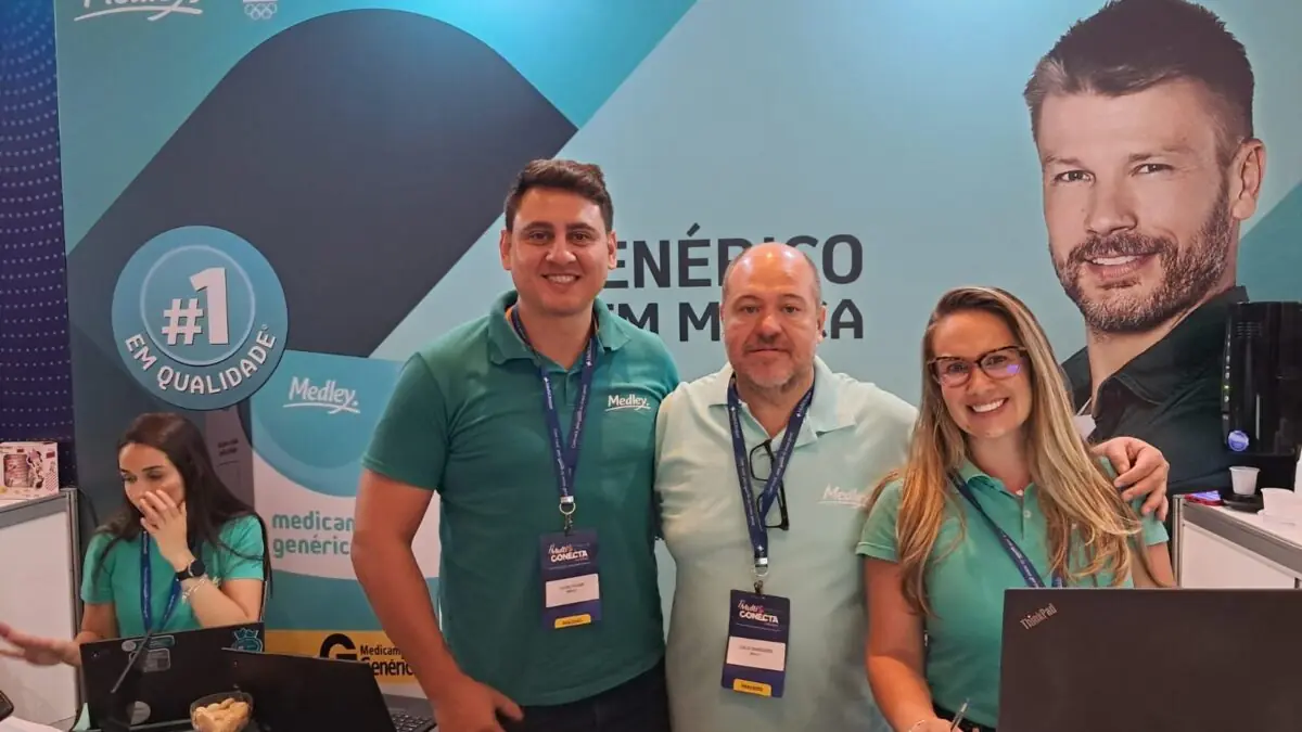 Estande da Medley, com Lucas de Aguiar, Celso Rodrigue e Geysi Wenzel