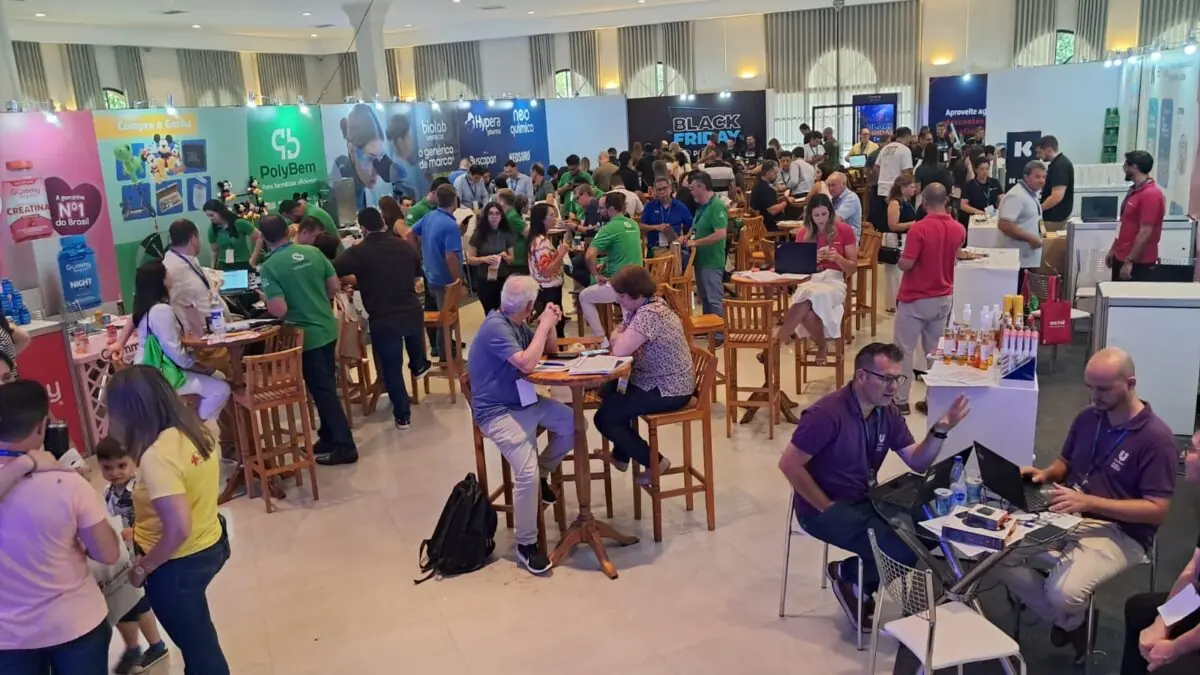 Representantes dos fornecedores ficaram à disposição dos associados