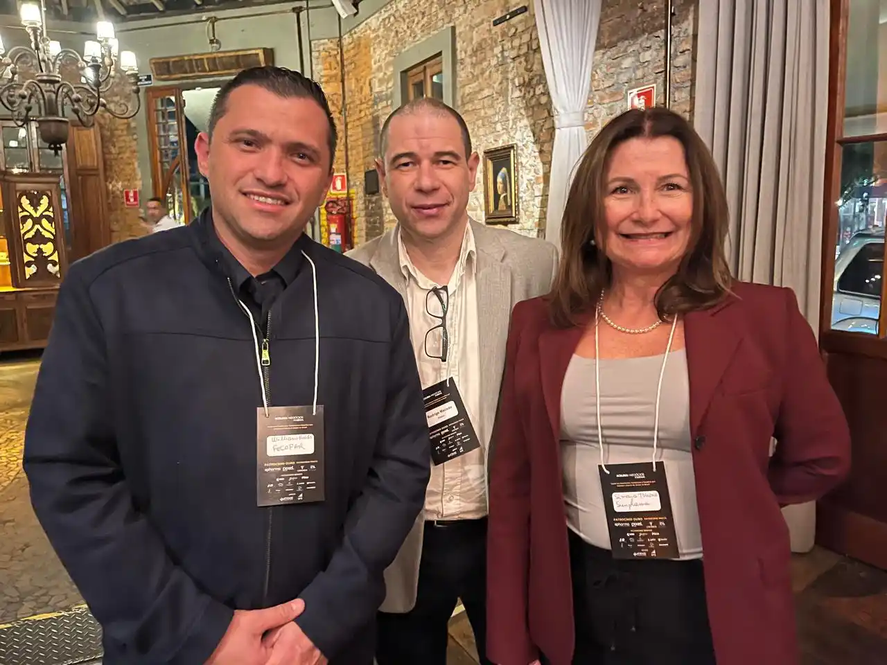 Willians Robles (Fecofar), Rodrigo Macedo (Biopas) e Simara Tavano, executiva de grandes contas de farmacêuticas compareceram ao evento