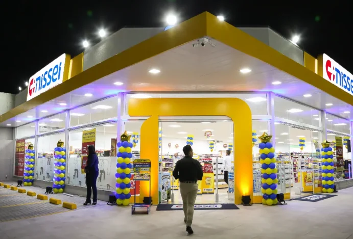 A cada item arrecado, rede de farmácias contribuirá com outro para as familias atingidas por tornado