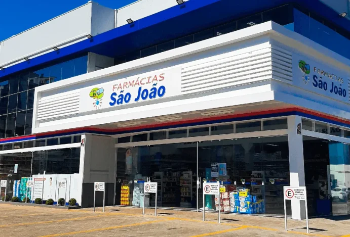 Nova filial das Farmácias São João em Gravataí (RS) tem mais de 250 m² de salão de vendas e 54 metros de gôndolas