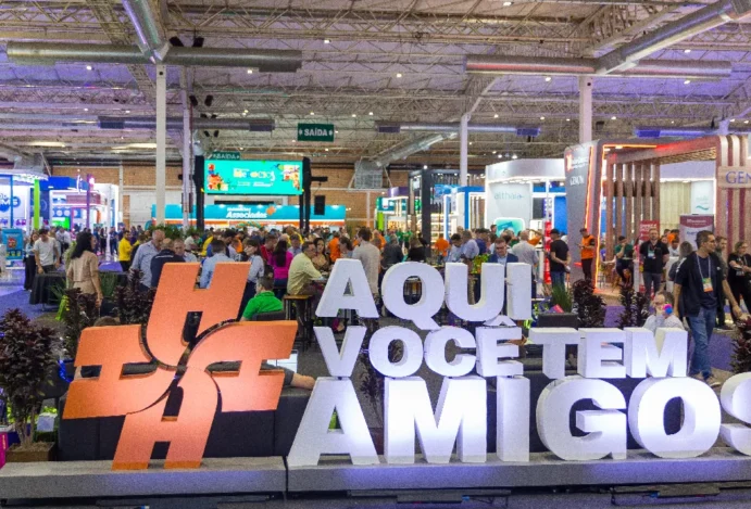 127 milhoes em feira de negocios da farmacias associadas