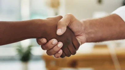 Hypera Pharma, Brainfarma e Softys estão com vagas de estágio afirmativas abertas