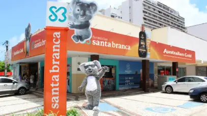 Farmácias Santa Branca transformaram fachada em ponto de conscientização sobre proteção solar