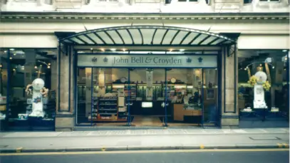 Conheça a farmácia que atendia a rainha Elizabeth II