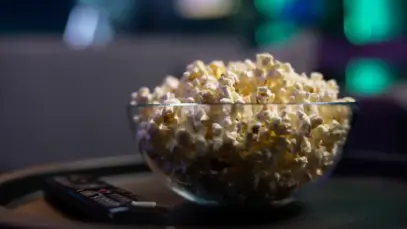 Conheça filmes e séries que retratam os bastidores do canal farma