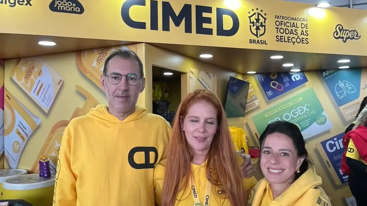 Equipe da Cimed trabalhou duro para diminuir a fila que dava voltas por uma sacola recheada