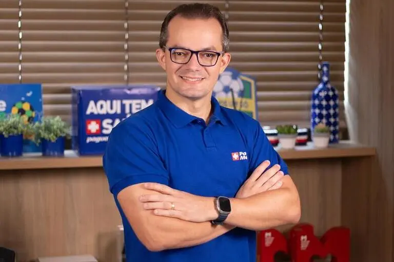 Pague Menos, Plínio Girão