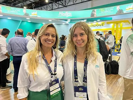 Carolina Nocelli comercial e Simeia Mendonca engajamento consumidor da Medley promovendo o portfolio de genericos
