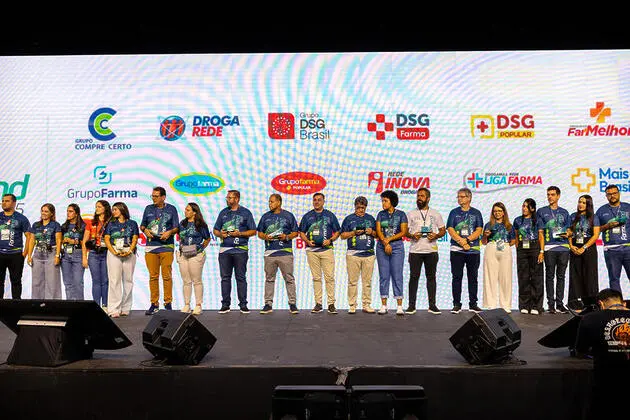 Integrantes do Grupo Mineiro de Redes na abertura da Farma Trend 2025